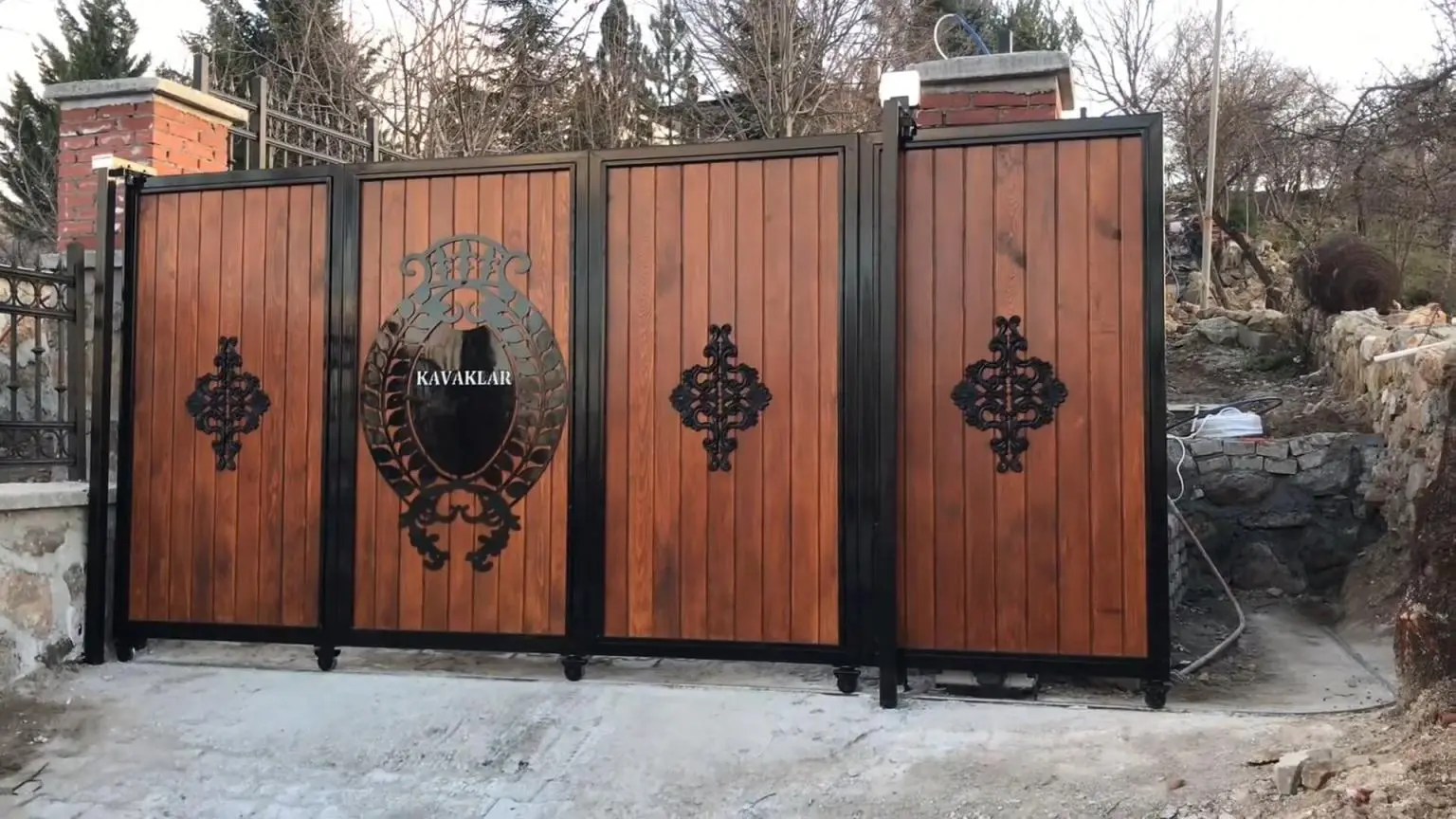 Ahsap Bahce Kapisi - Suslemeli