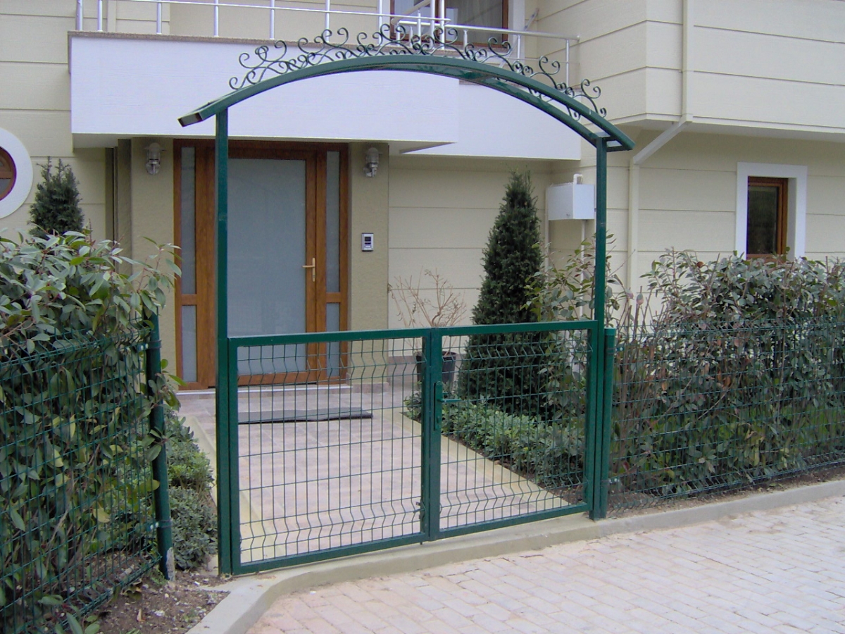 Kemerli Giris Kapisi